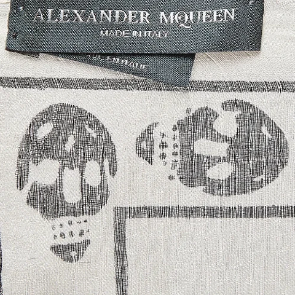 Alexander McQueen Pre-owned Silk scarves White Dames
