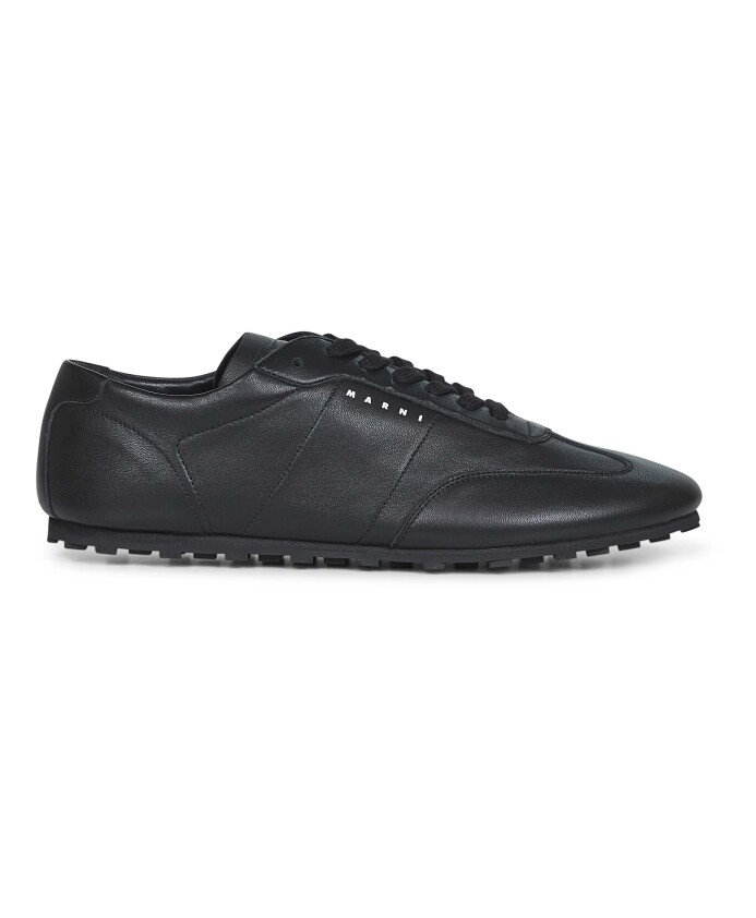 baskets-en-cuir-noir-a-lacets