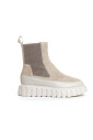 beige-leren-chelsea-enkellaarzen