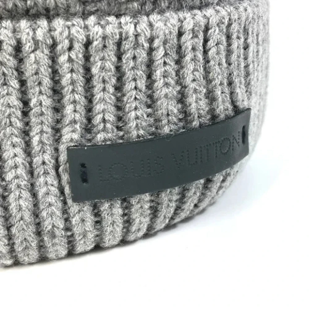 Louis Vuitton Vintage Pre-owned Wool hats Gray Dames