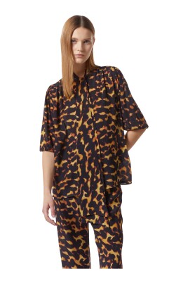 chemisier-a-motif-animalier