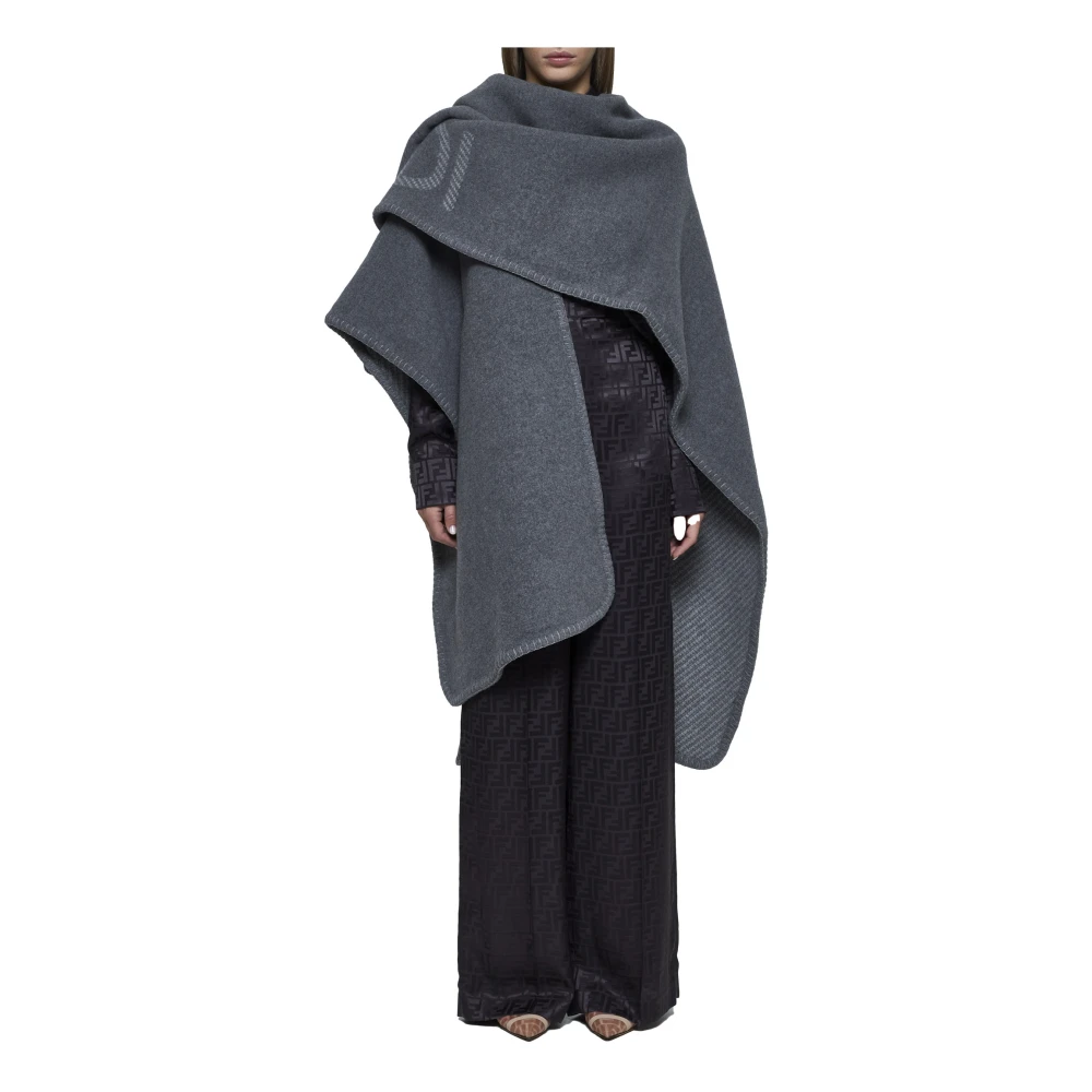 Fendi Grijze Wol Kasjmier Poncho met Logo Gray Dames