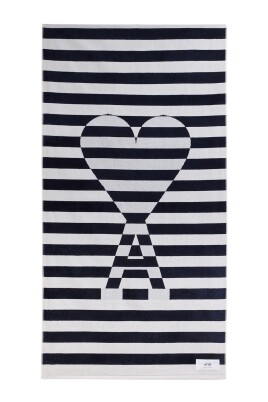 serviette-de-plage-rayee-avec-logo-coeur