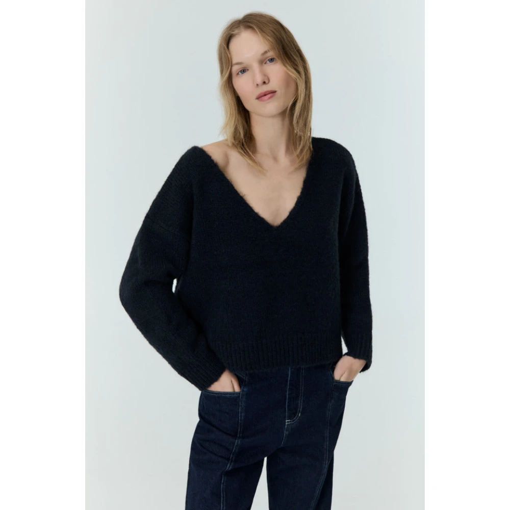 The New Society Midnight Navy V-Neck Jumper Blue Dames