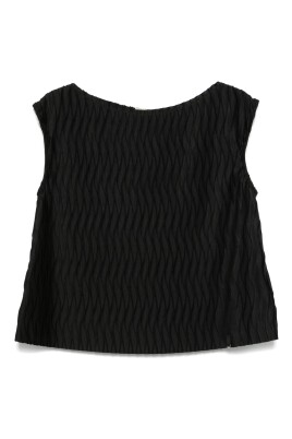 black-tshirt-for-a-stylish-look