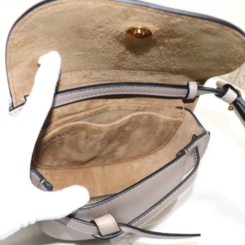 Loewe Pre-owned Fabric shoulder-bags Brown Dames