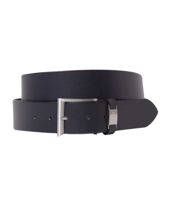 blauwe-leren-riem-met-zilveren-gesp