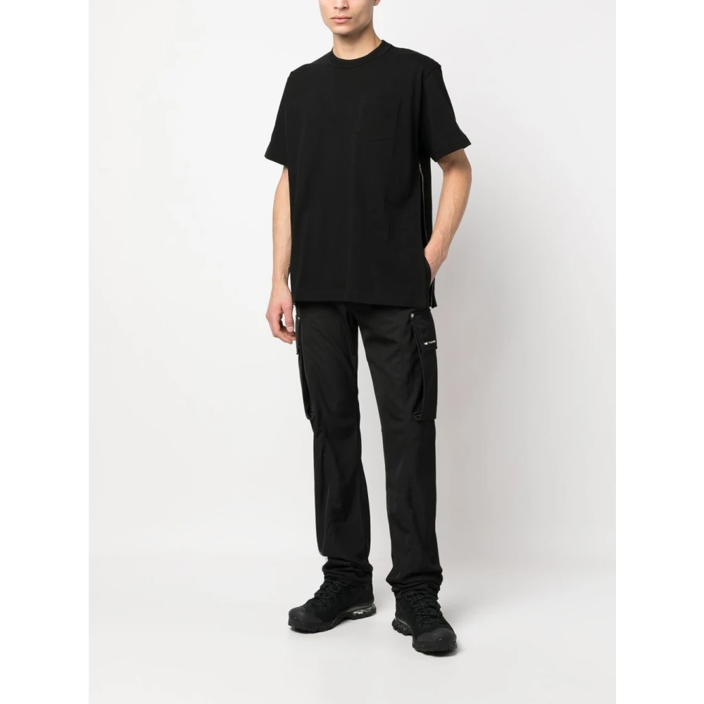Sacai Zwart T-shirt met zijrits en logo print Black Heren