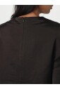 haut-noir-en-satin-avec-manches-ballon