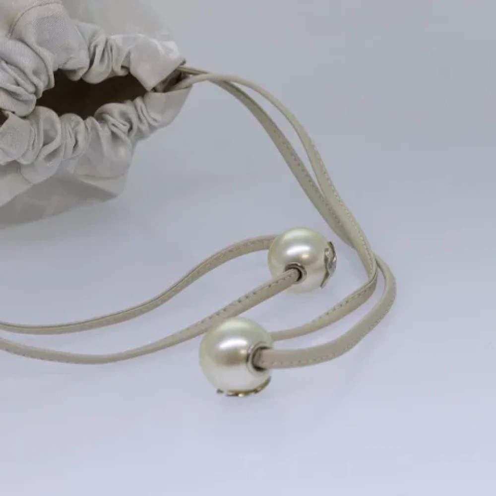 Chanel Vintage Pre-owned Canvas clutches White Dames