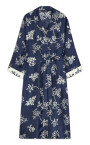 robe-en-soie-bleue-avec-fentes