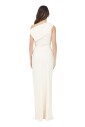 elegante-robe-longue-a-encolure-asymetrique