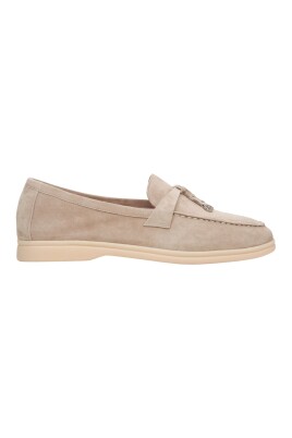 mocassins-beige-a-pompons-pour-femmes-en-velours