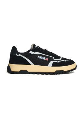black-sneakers-modern-design-comfortable