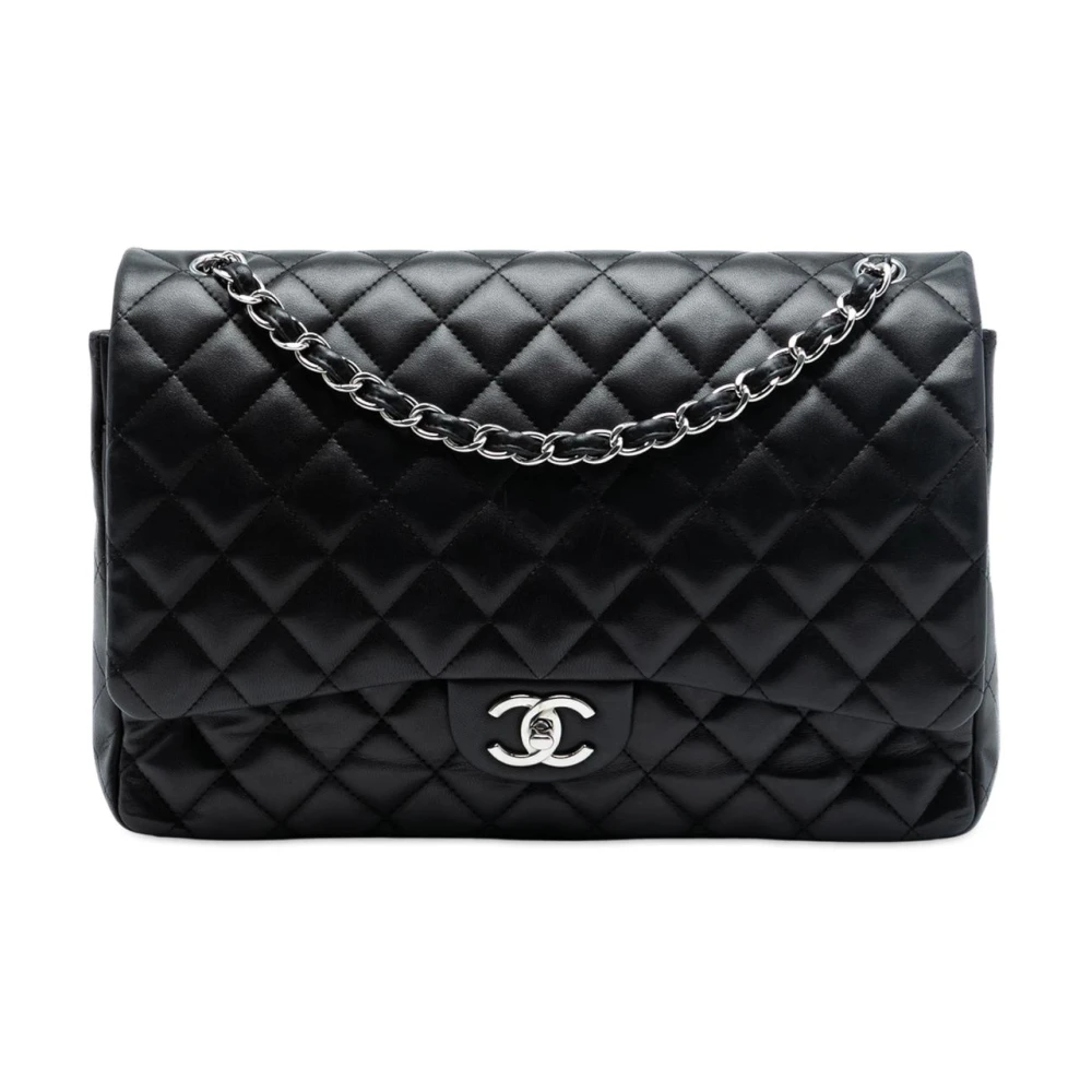 Chanel Vintage Women's Black Pre-Owned Quilted Shoulder Bag