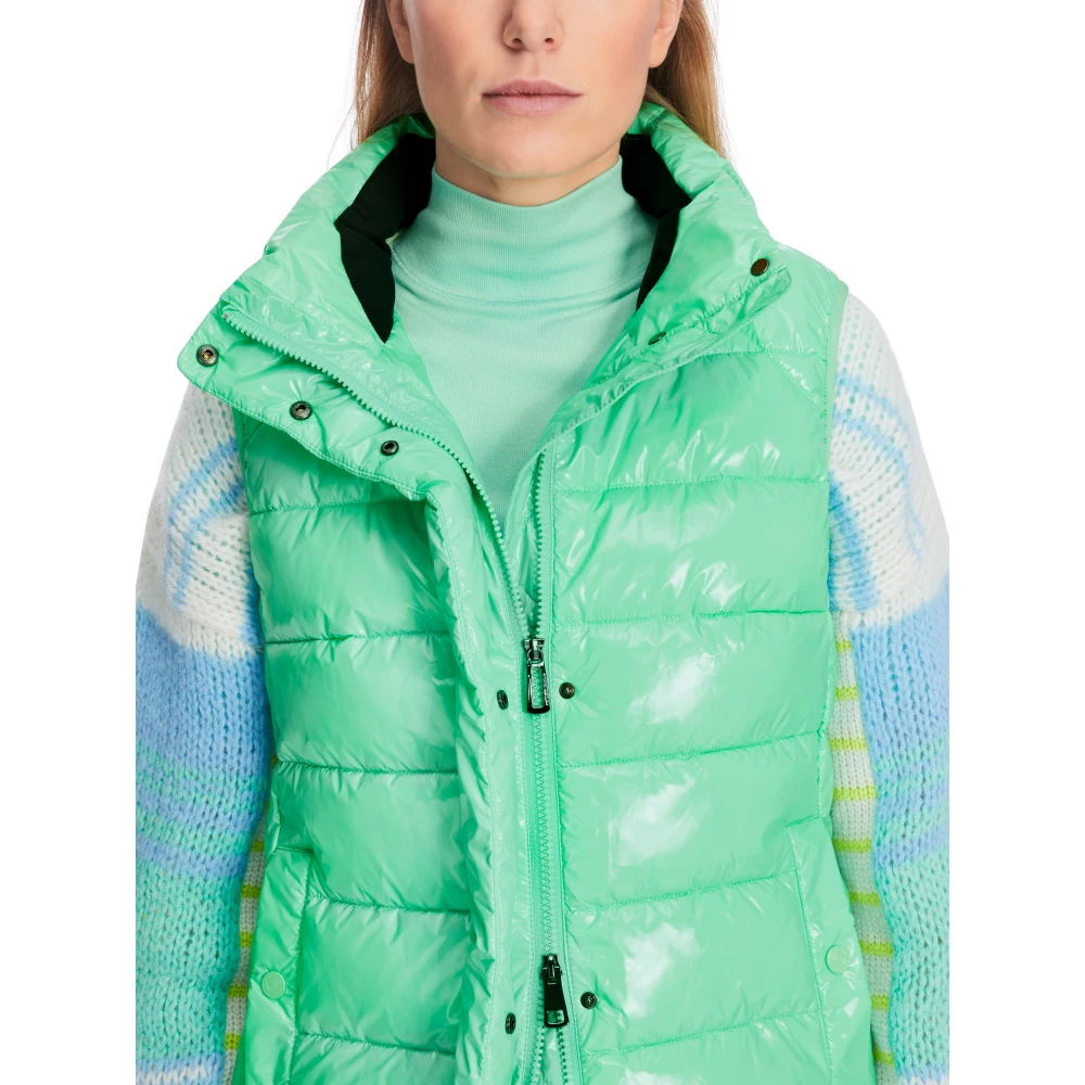 Marc Cain Glanzende Gewatteerde Vest met Opstaande Kraag Green Dames