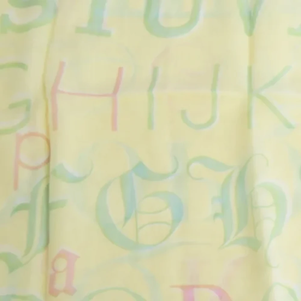 Hermès Vintage Pre-owned Silk scarves Beige Dames