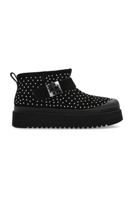 snow-boots-with-logo