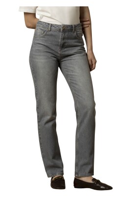 chic-high-waisted-denim-trousers