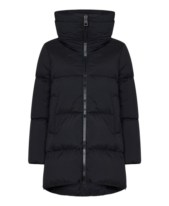 zwarte-cape-stijl-donsjas-aw24