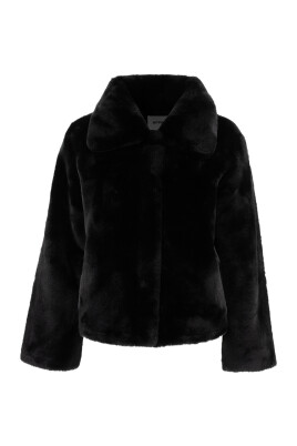 chic-black-coat-aw24