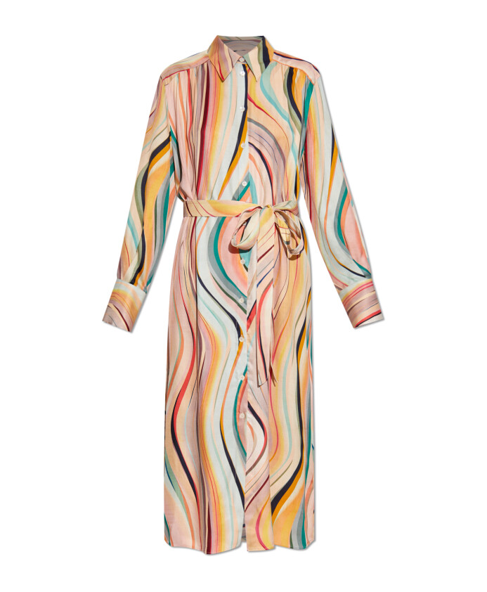 robe-avec-une-ceinture-a-la-taille