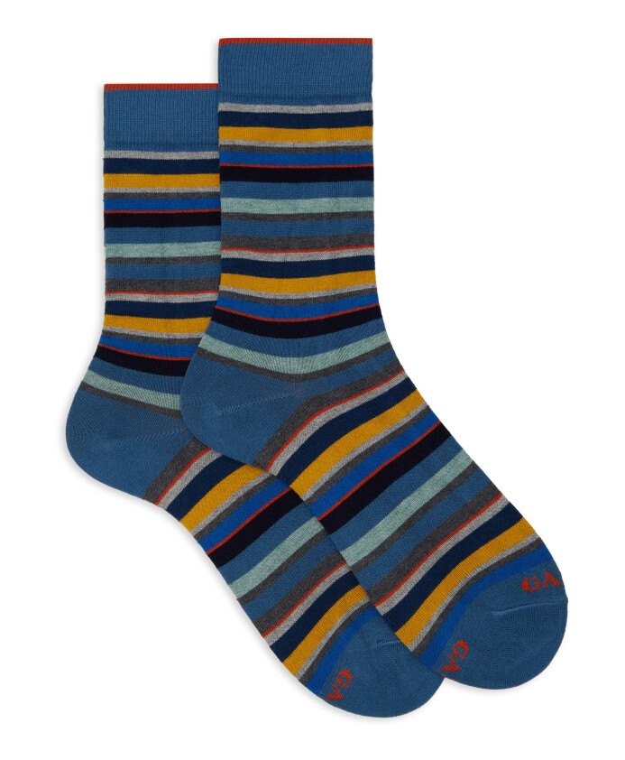 chaussettes-courtes-en-coton-bleu-clair-pour-femmes-avec-des-micro-rayures-multicolores