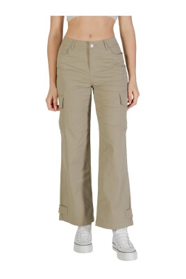 beige-cargo-pants-for-women