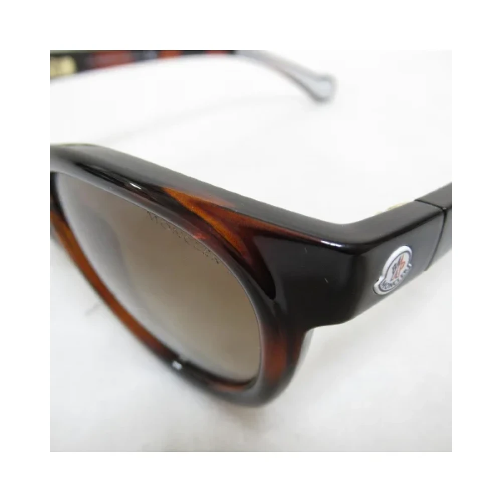 Moncler Pre-owned Plastic sunglasses Brown Dames