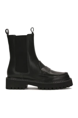 Svarta läder loafers.Denna produkt har stor storlek.