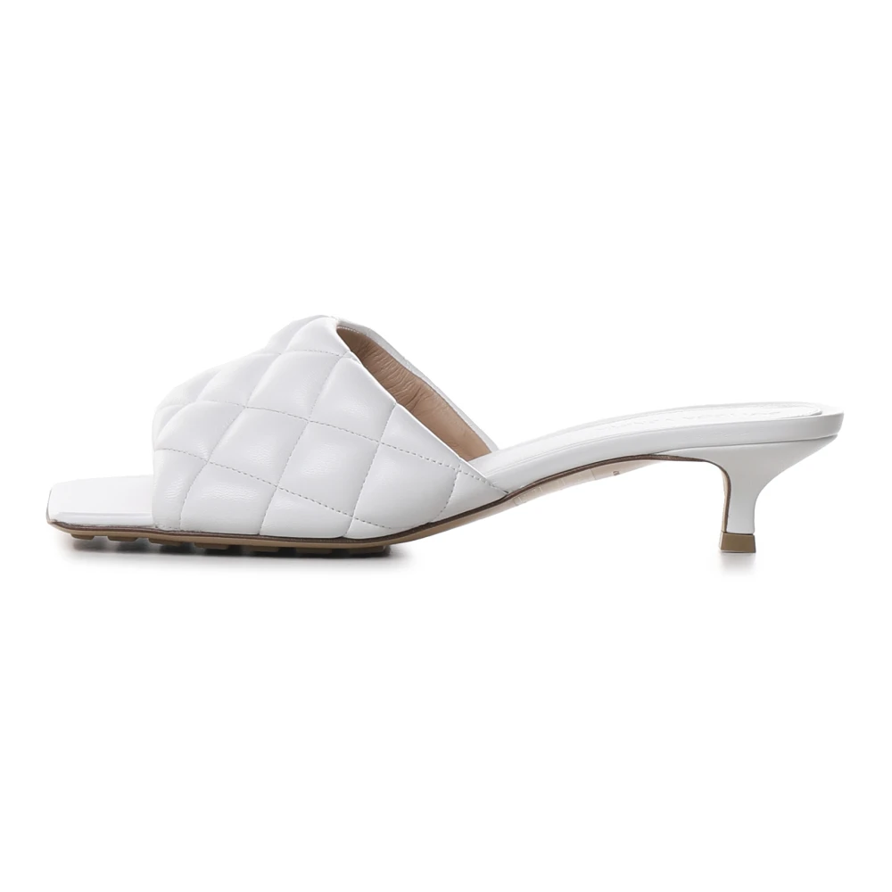 Bottega Veneta Gewatteerde Leren Sandalen White Dames