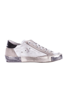 sneakers-en-cuir-avec-detail-logo