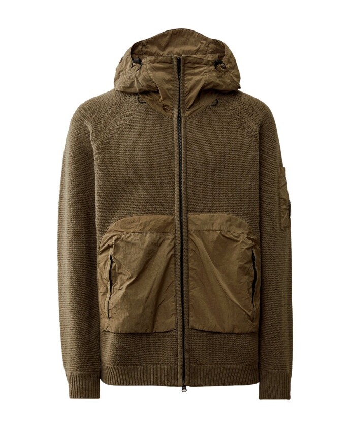 pull-tricot-zippe-a-capuche