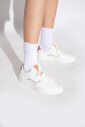 baskets-en-cuir-blanc-a-lacets