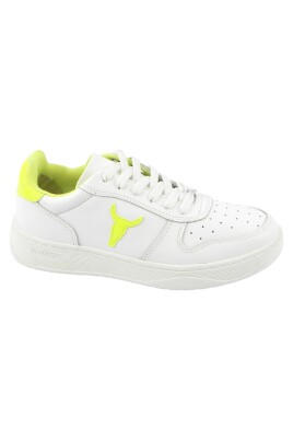 low-top-sneaker
