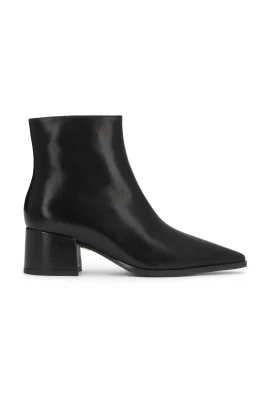 Minimalist Boots