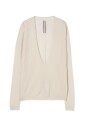 gilet-beige-en-soie-a-col-en-v