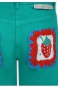 short-vert-decontracte-avec-broderie-fraise