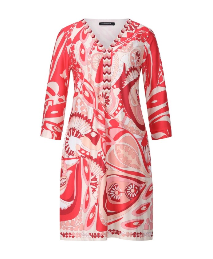 robe-elegante-avec-col-en-v-ornee-de-bijoux