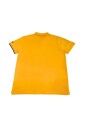 polo-jaune-avec-logo-sur-la-poitrine