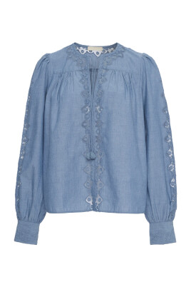 vintage-inspired-long-sleeve-chambray-blouse