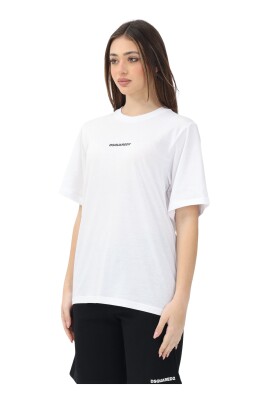 t-shirt-blanc-a-manches-courtes-et-logo-imprime