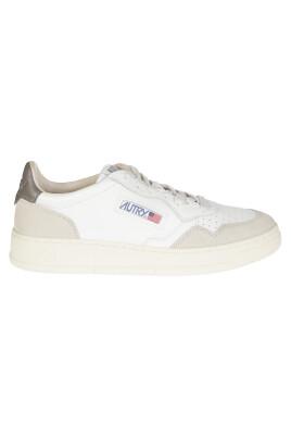 sneakers-elegantes-a-coupe-basse