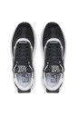 black-sneakers-with-reinforced-heel