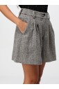 shorts-plisses-elegants-en-ecru