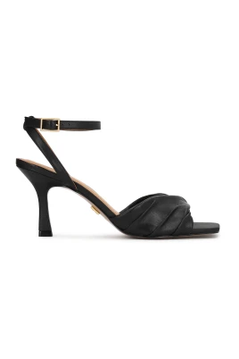 Läder Stiletto Sandaler med Uppvikta Bälten