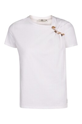 decorative-brooch-viscose-t-shirt