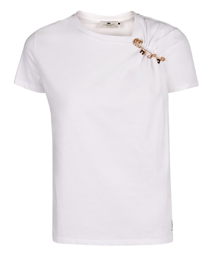 decorative-brooch-viscose-t-shirt