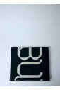 echarpe-en-laine-a-logo-jacquard-design-rectangulaire