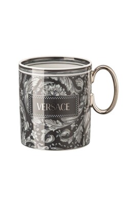 verre-avec-poignee-de-style-baroque